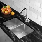 Évier de cuisine 32"x18" 16G (70/30) sans grilles de fond - Brossé – Image 2